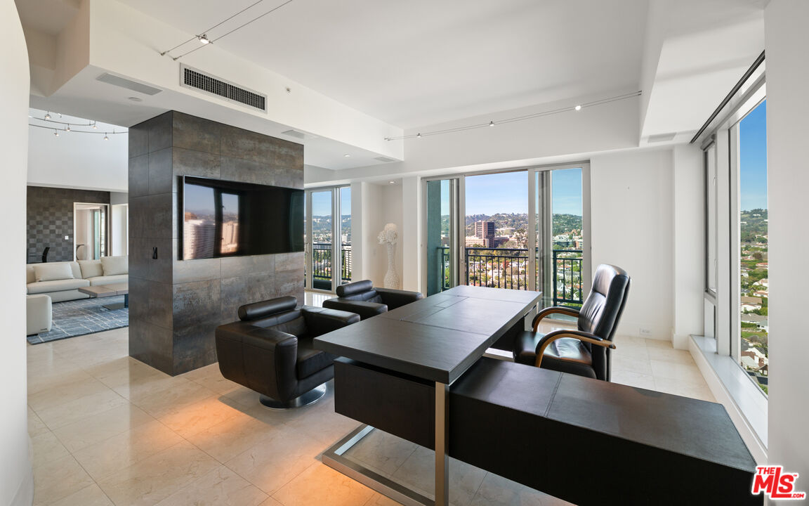 10727 Wilshire Blvd Unit: PH2