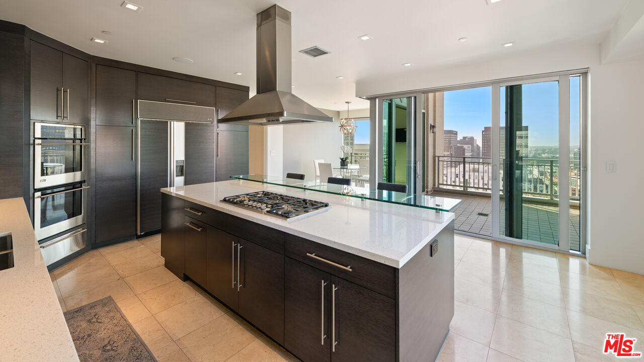 10727 Wilshire Blvd Unit: PH2