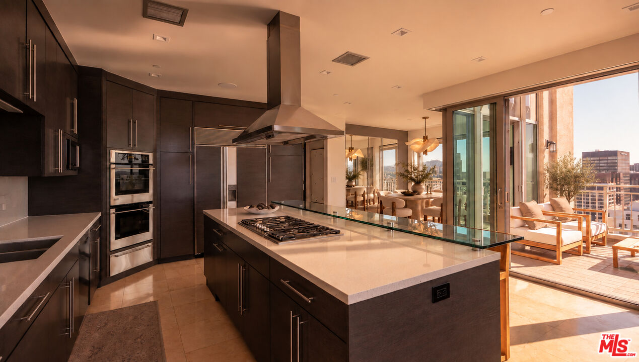 10727 Wilshire Blvd Unit: PH 2