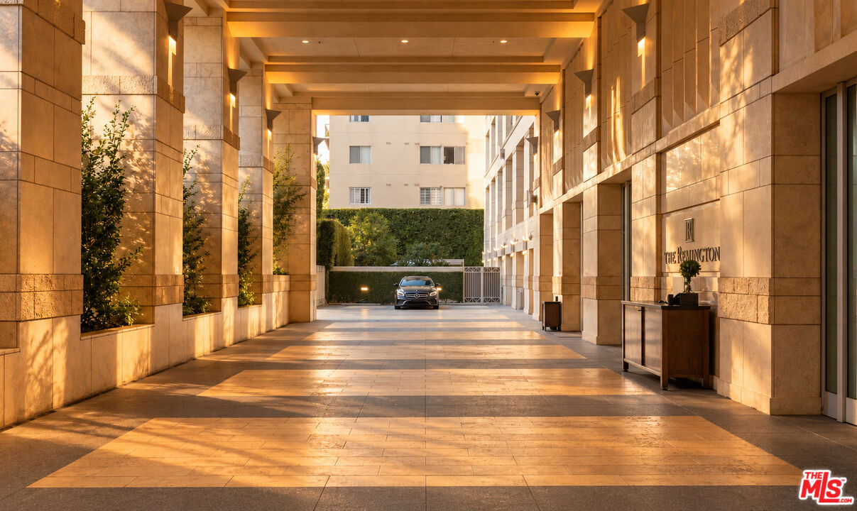 10727 Wilshire Blvd Unit: PH 2