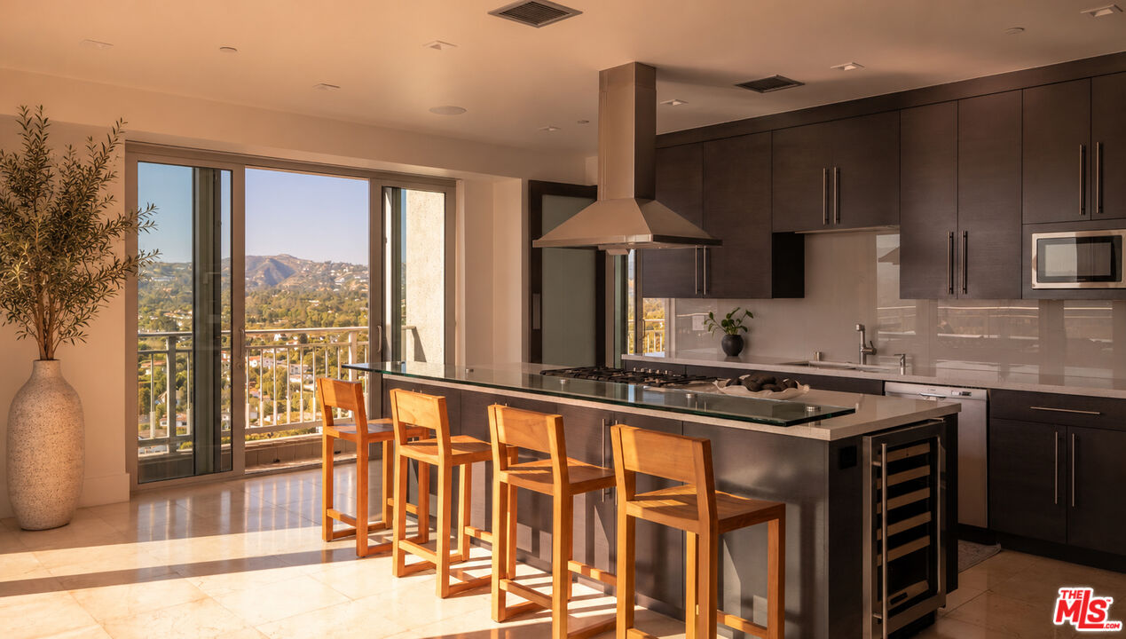 10727 Wilshire Blvd Unit: PH 2