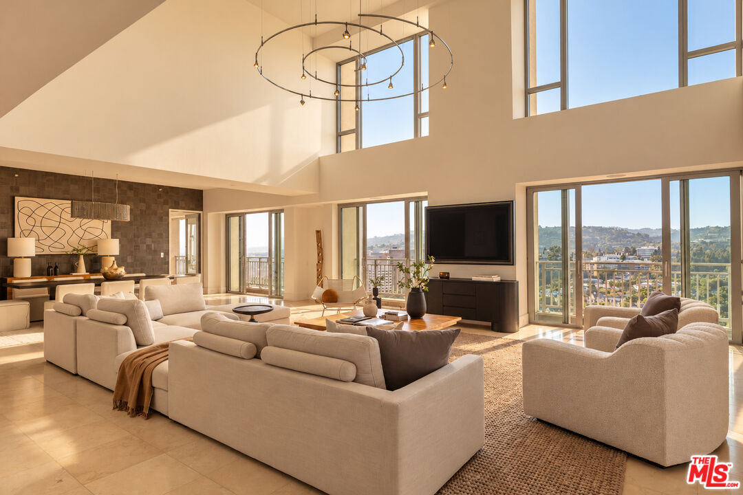 10727 Wilshire Blvd Unit: PH 2