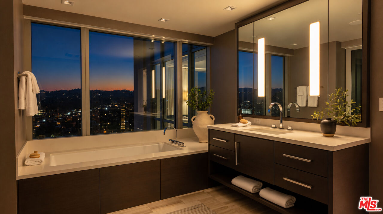 10727 Wilshire Blvd Unit: PH 2