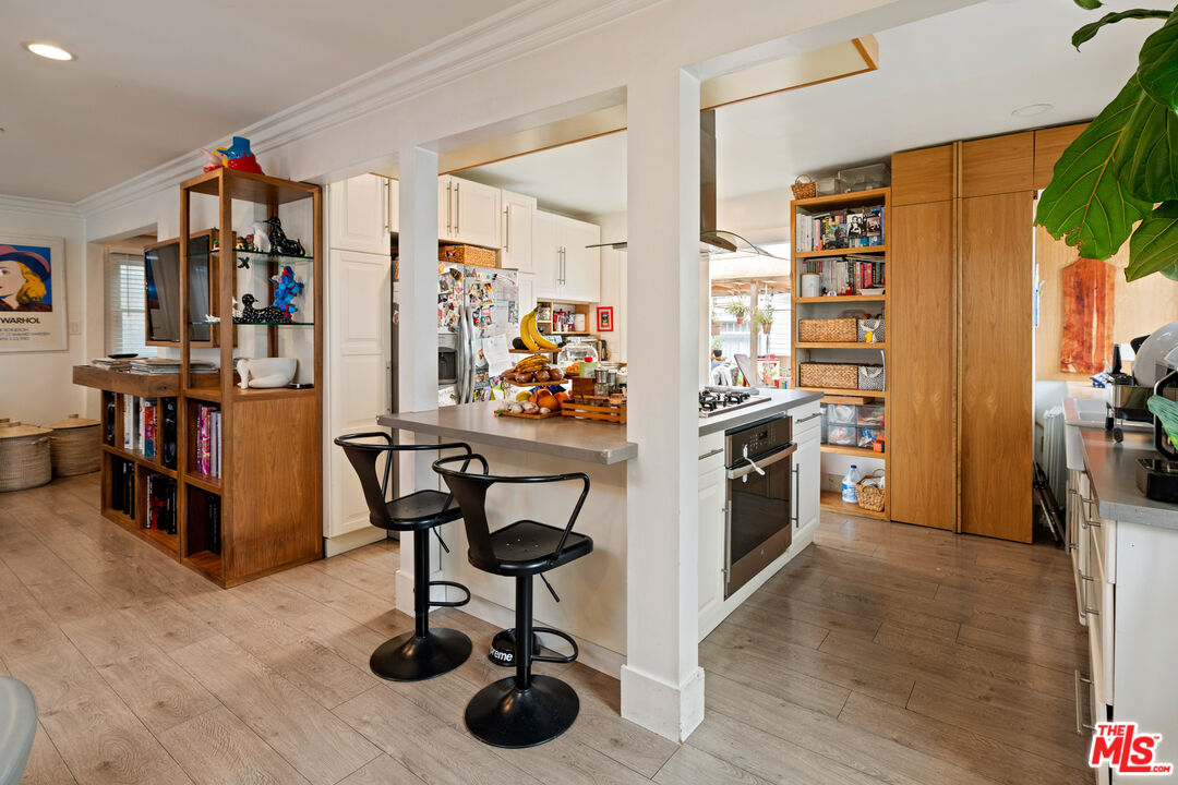 1722 Nichols Canyon Rd