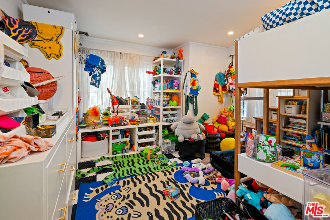 1722 Nichols Canyon Rd