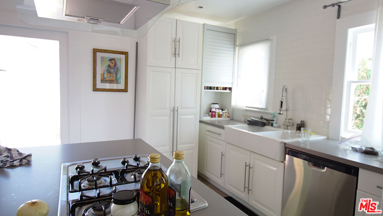 1722 Nichols Canyon Rd