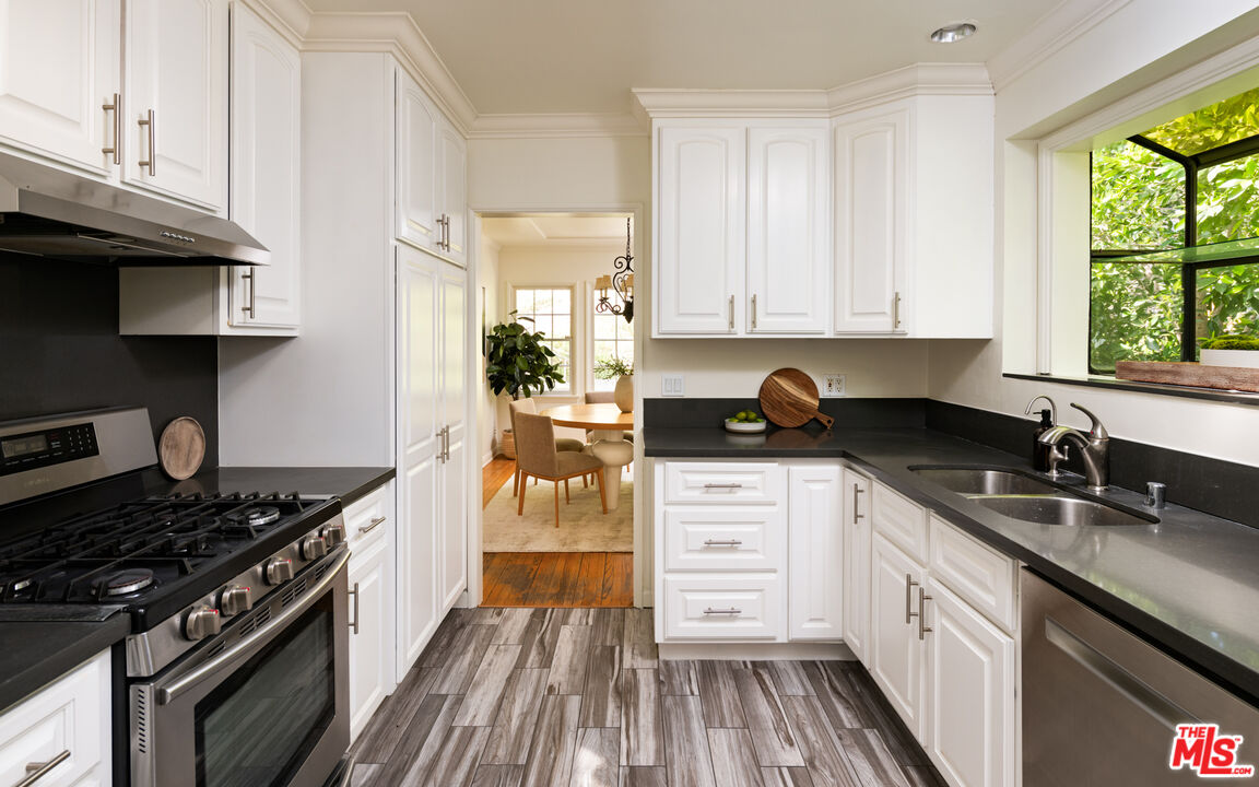 12166 Laurel Terrace Dr