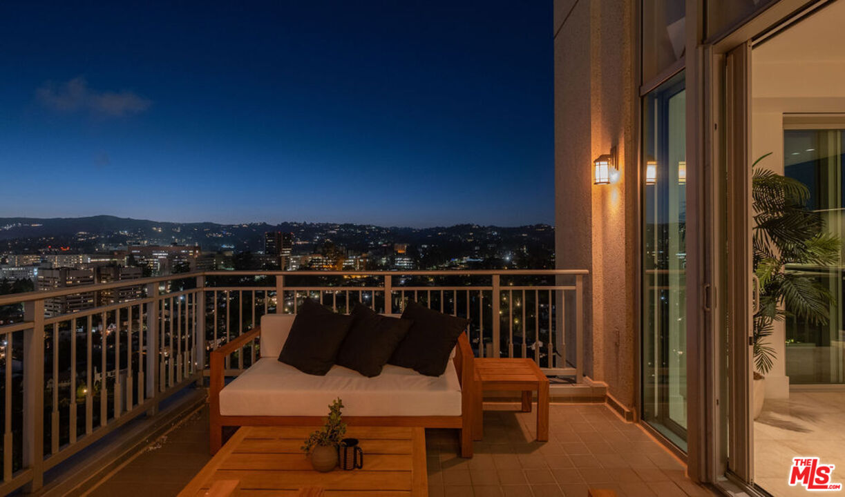 10727 Wilshire Blvd Unit: PH2