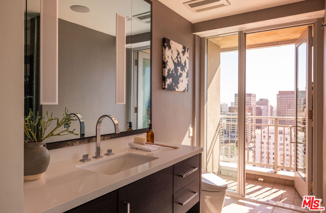 10727 Wilshire Blvd Unit: PH2