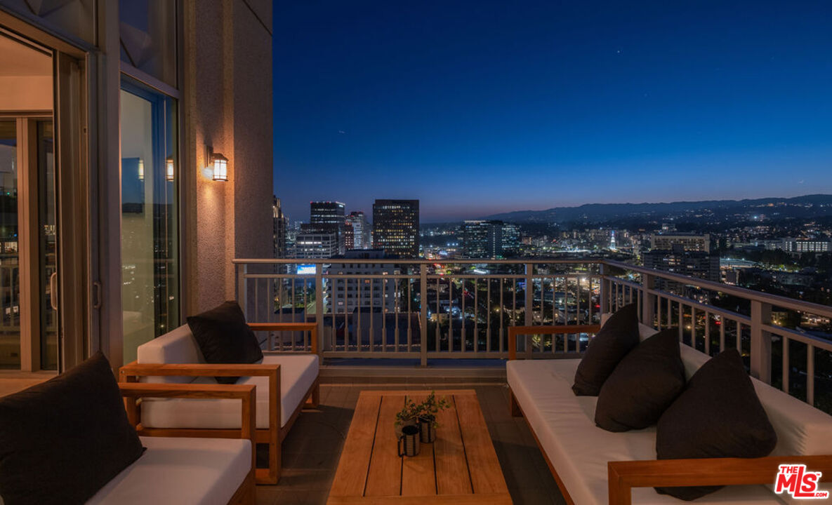 10727 Wilshire Blvd Unit: PH2