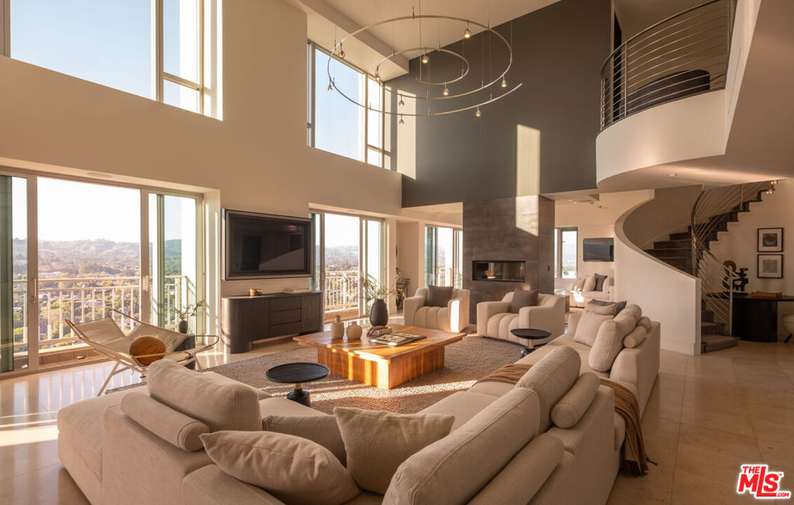 10727 Wilshire Blvd Unit: PH2