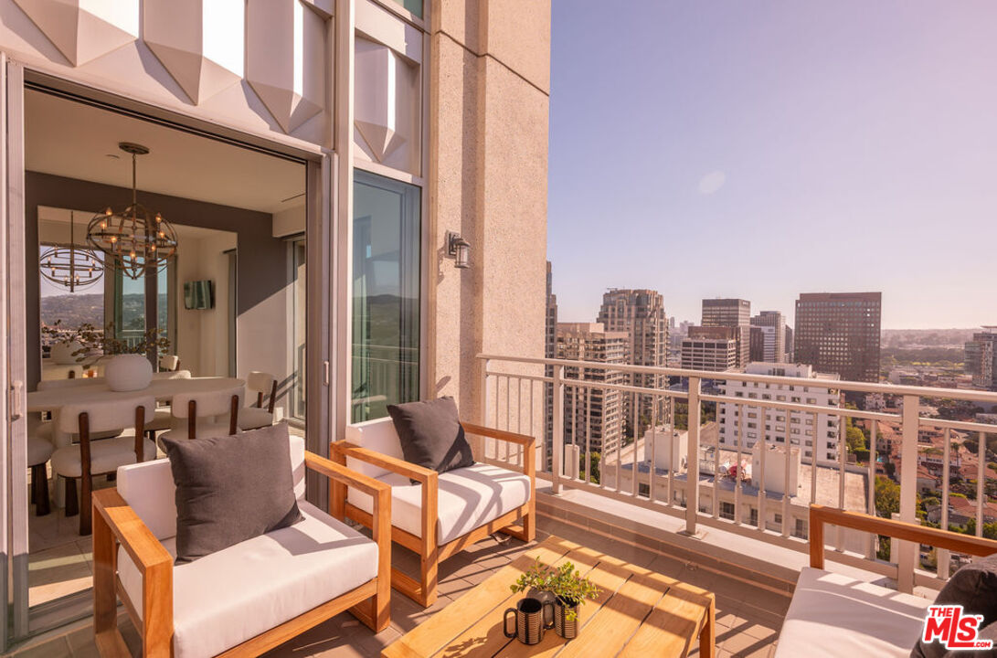 10727 Wilshire Blvd Unit: PH2