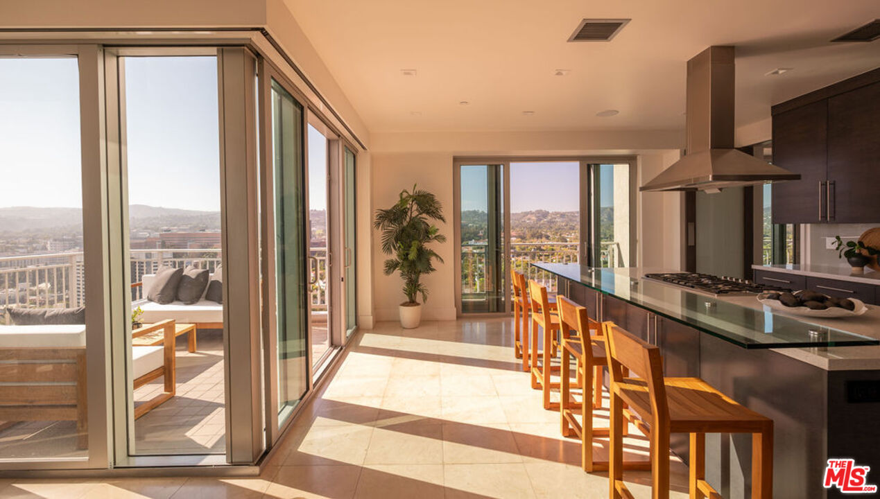 10727 Wilshire Blvd Unit: PH2