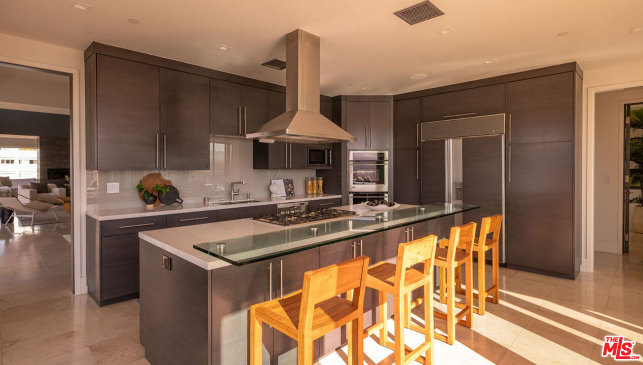 10727 Wilshire Blvd Unit: PH2