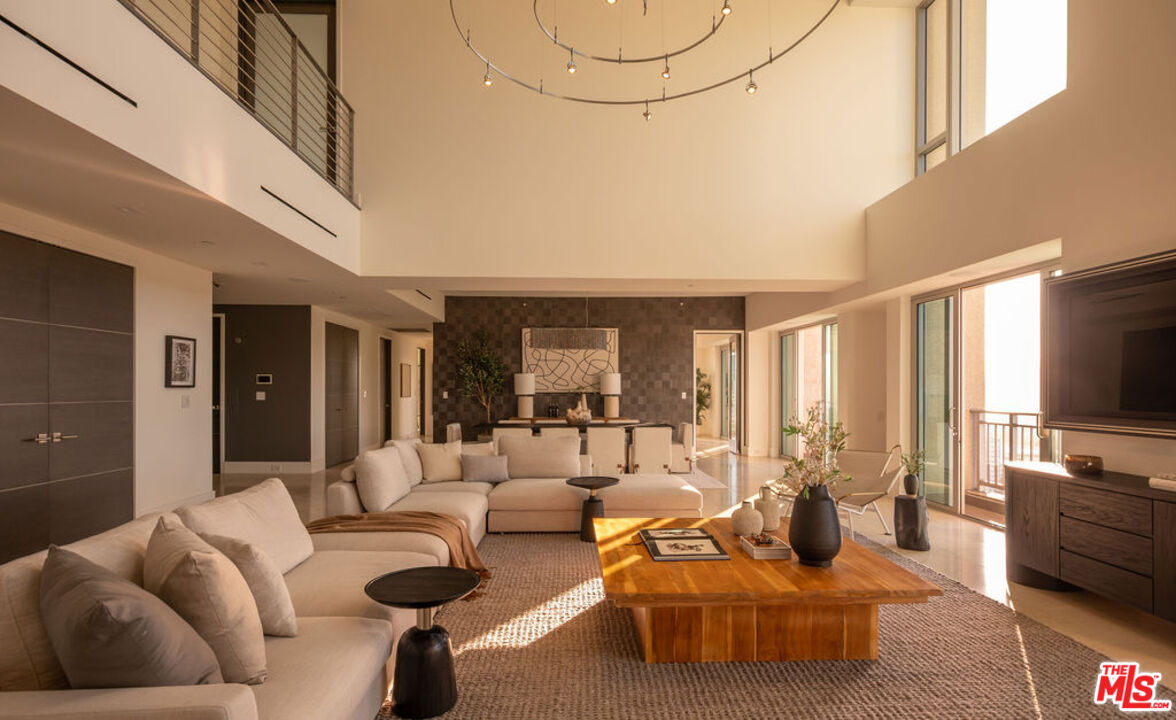 10727 Wilshire Blvd Unit: PH2