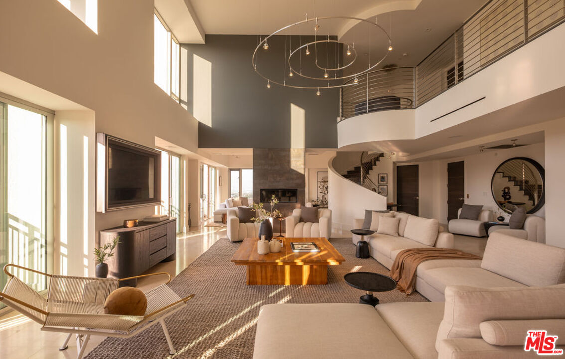 10727 Wilshire Blvd Unit: PH2