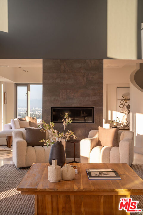 10727 Wilshire Blvd Unit: PH2