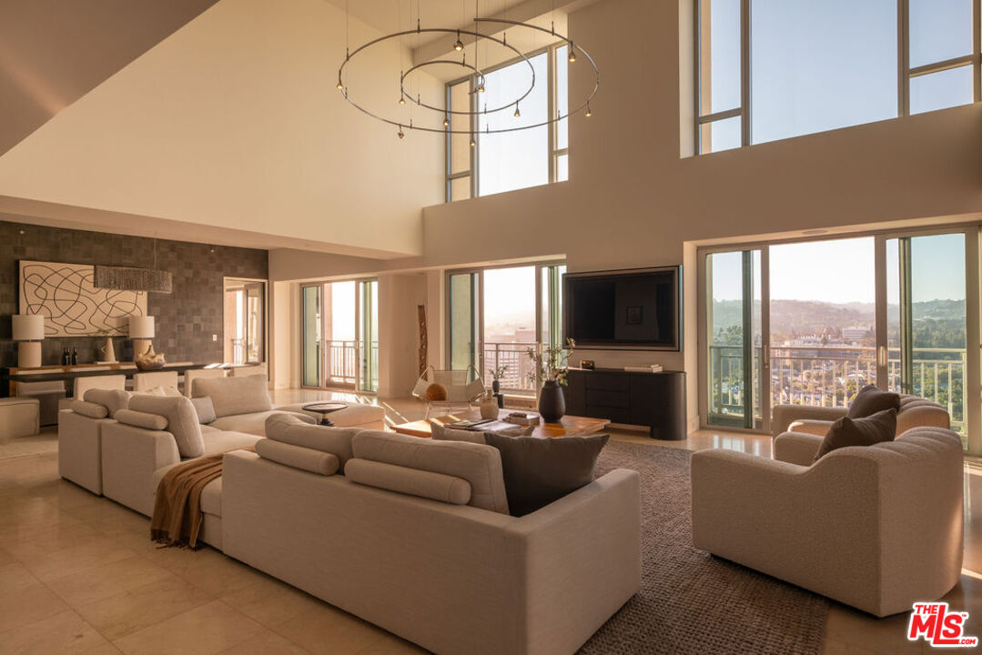 10727 Wilshire Blvd Unit: PH2