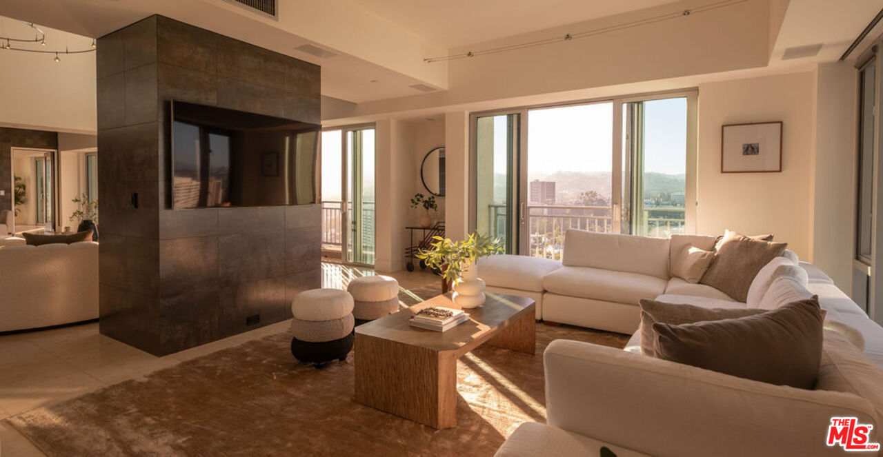 10727 Wilshire Blvd Unit: PH2