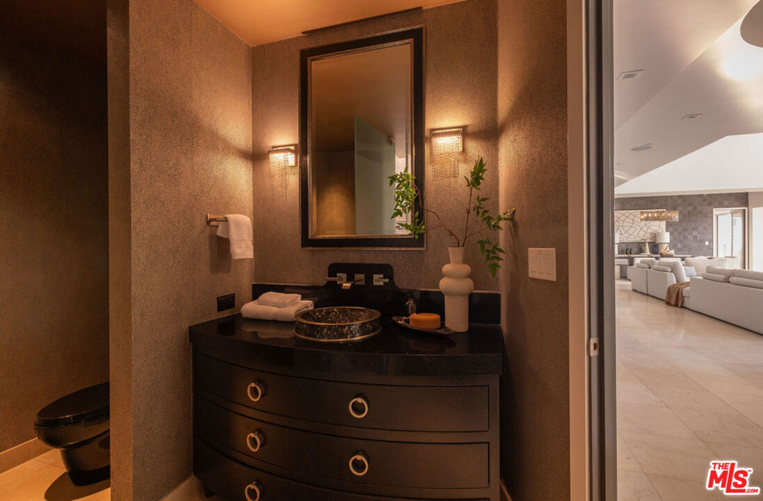 10727 Wilshire Blvd Unit: PH2