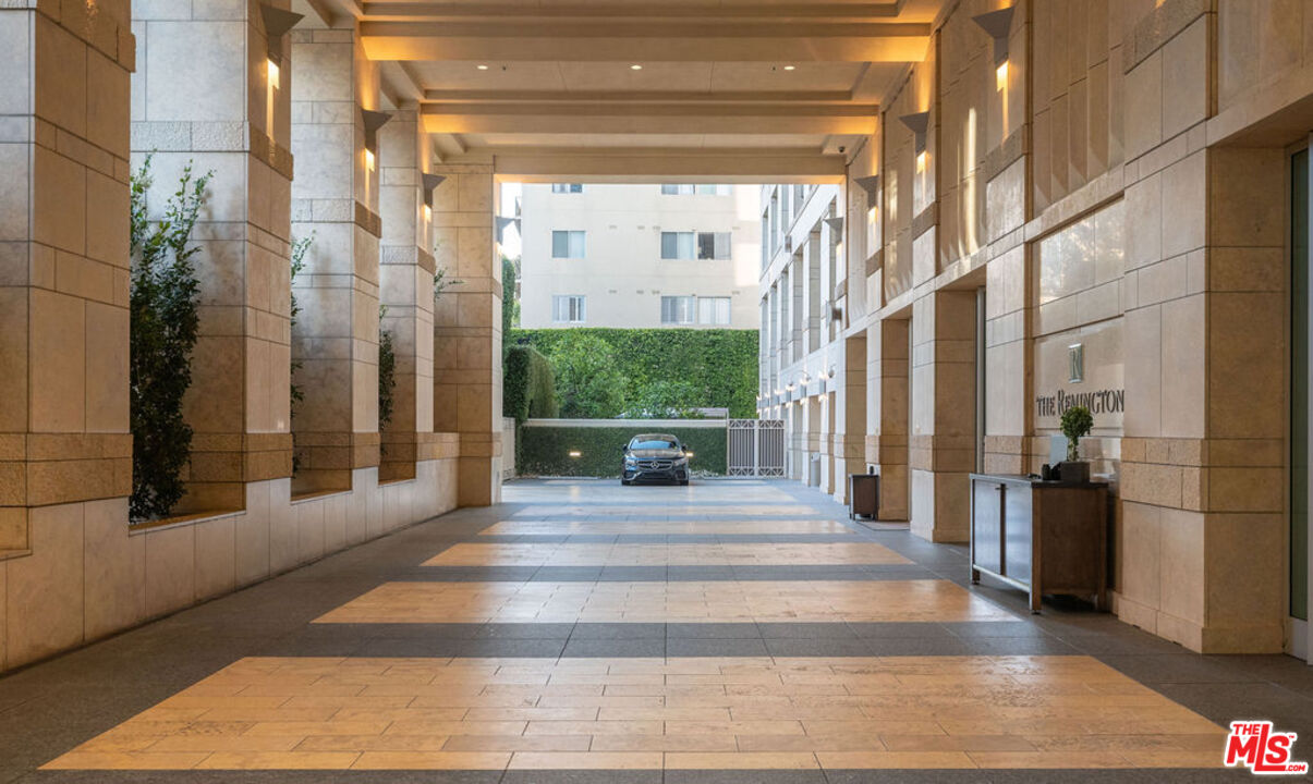 10727 Wilshire Blvd Unit: PH2