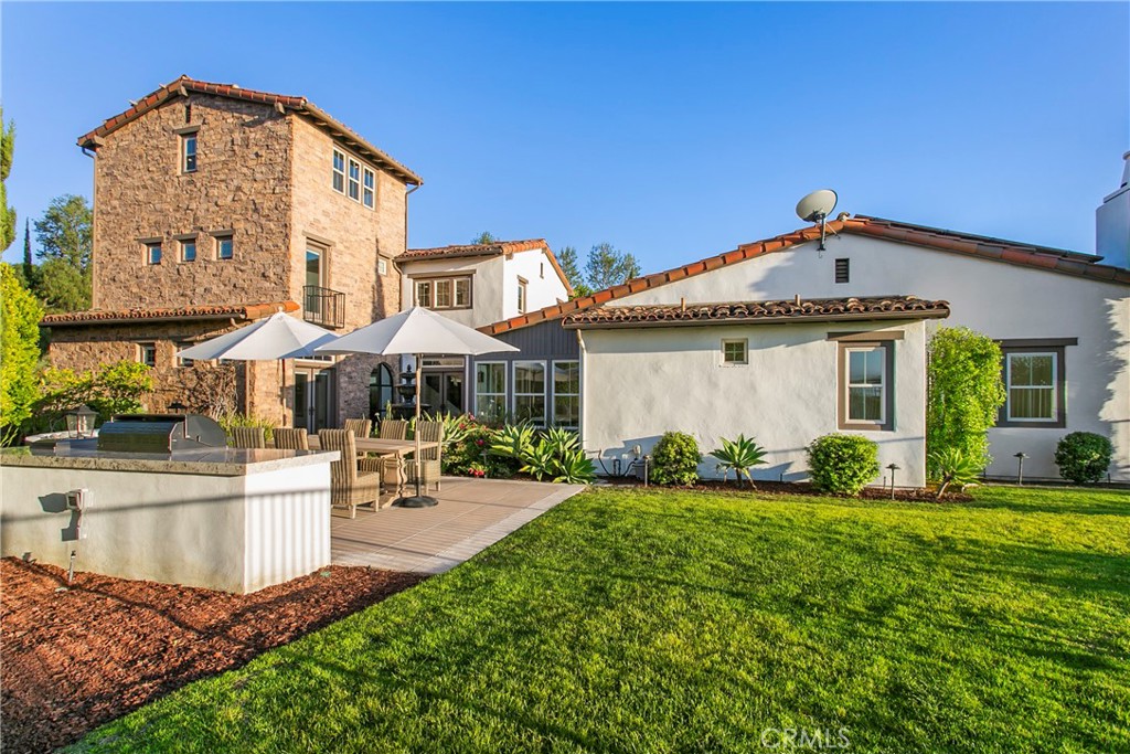 11 Sandalo Court