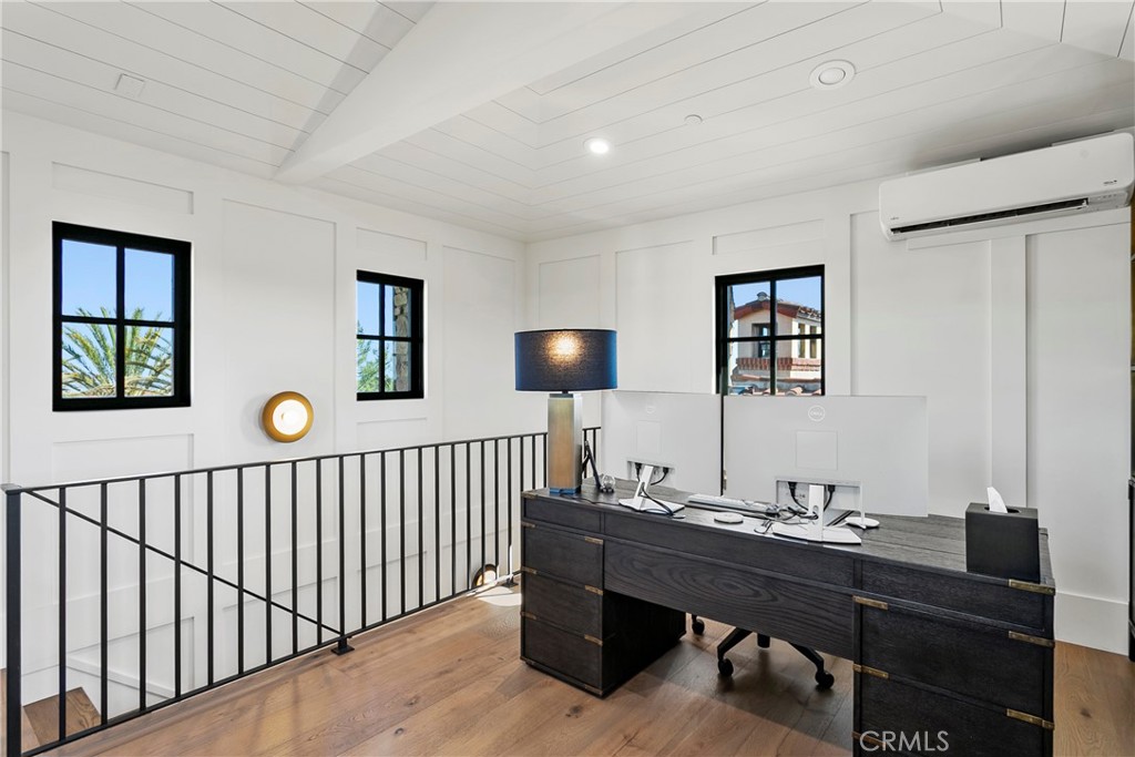 4 Thomas Road