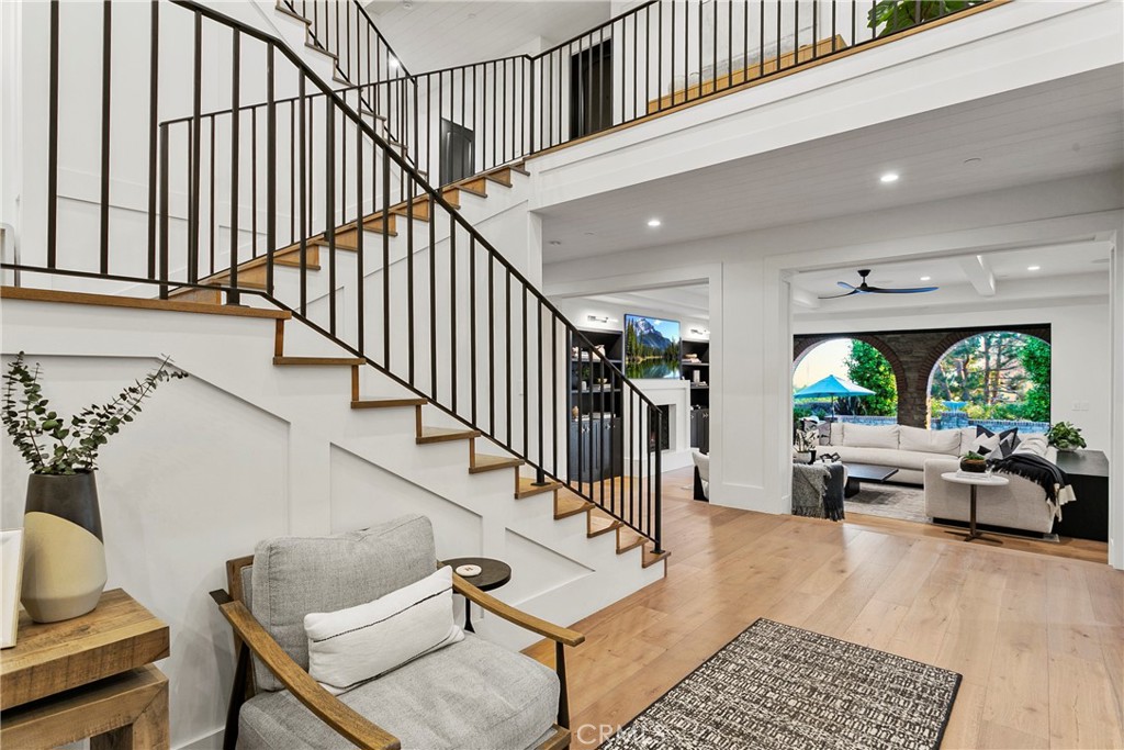 4 Thomas Road