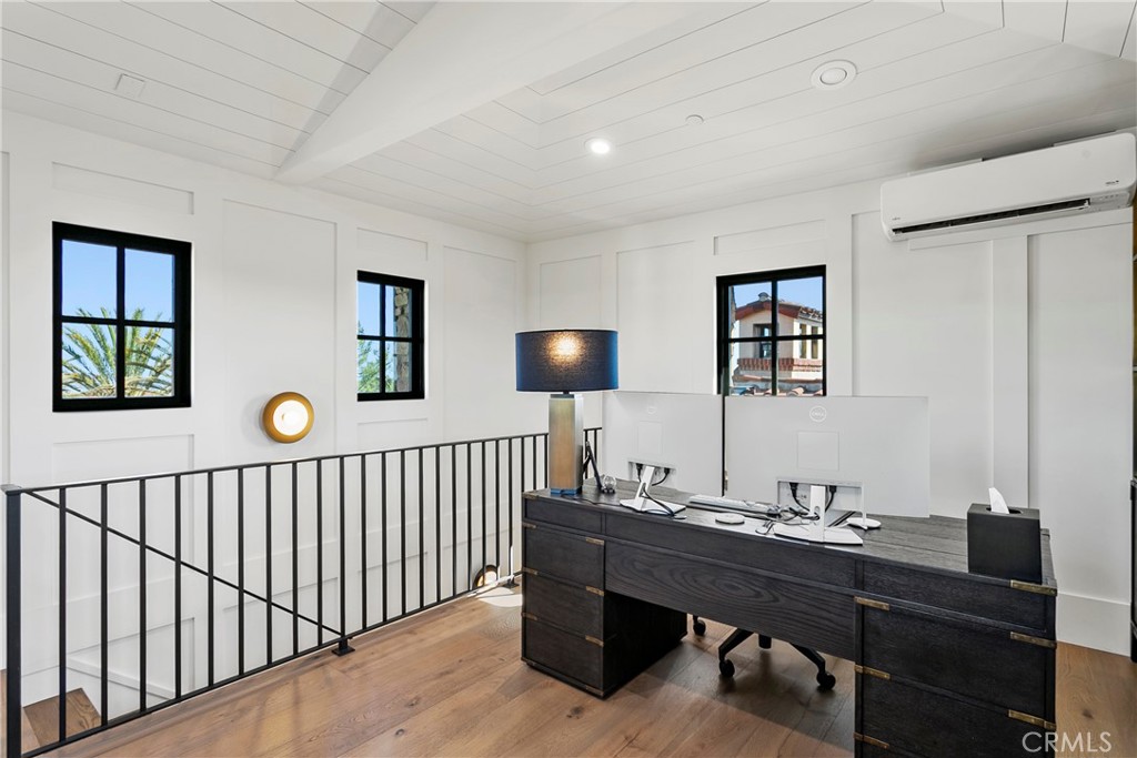 4 Thomas Road