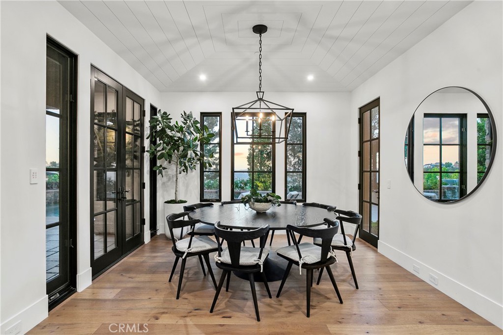 4 Thomas Road