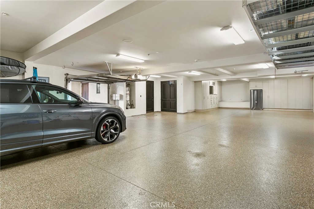 4 Thomas Road