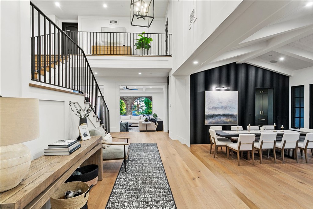 4 Thomas Road