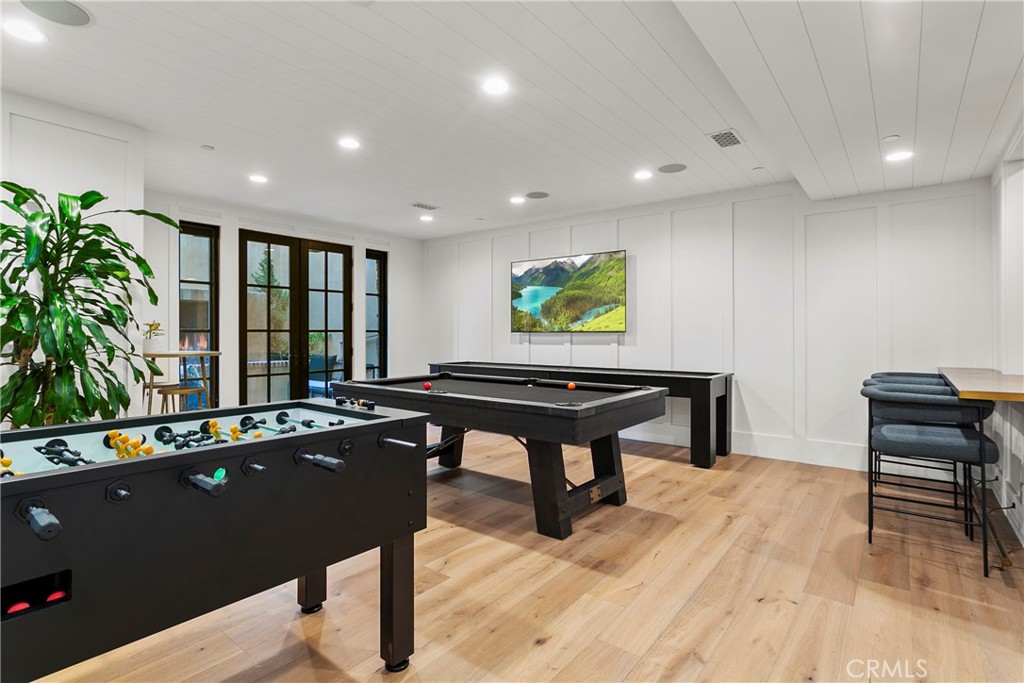 4 Thomas Road