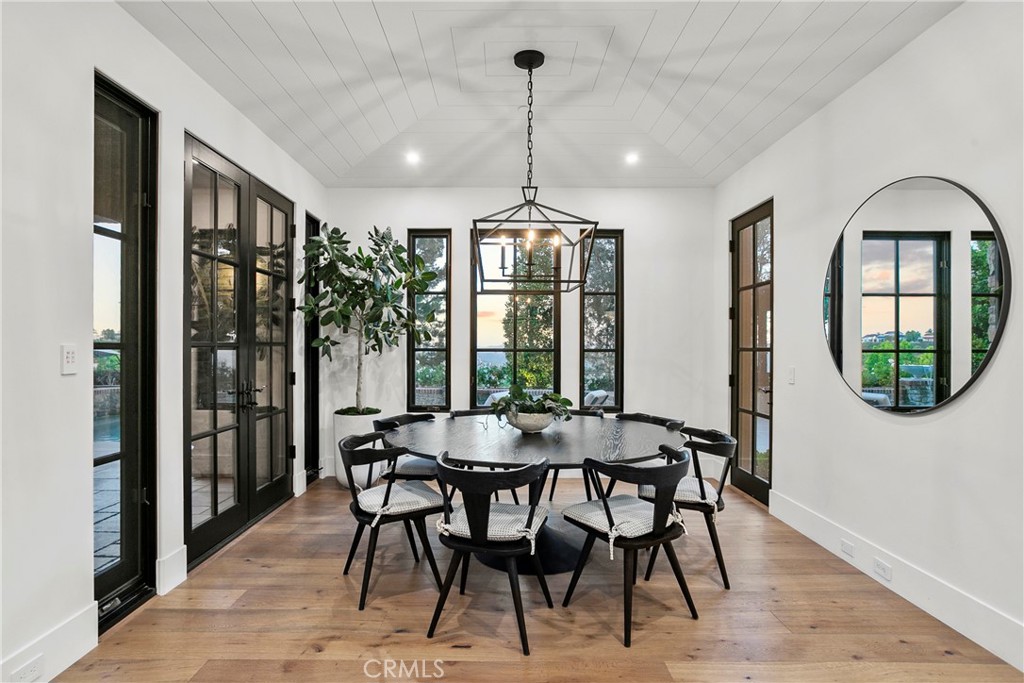 4 Thomas Road