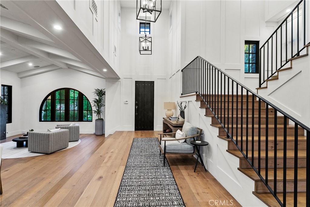 4 Thomas Road