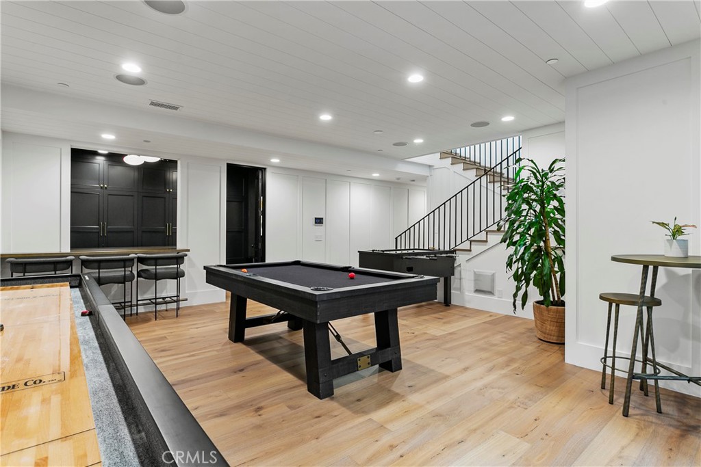 4 Thomas Road