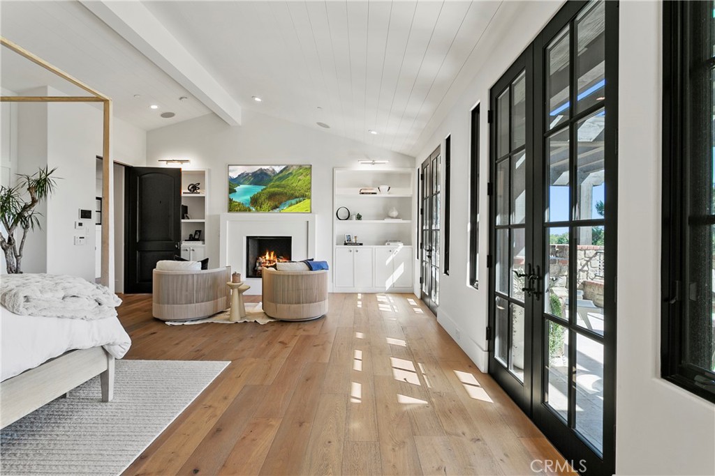 4 Thomas Road