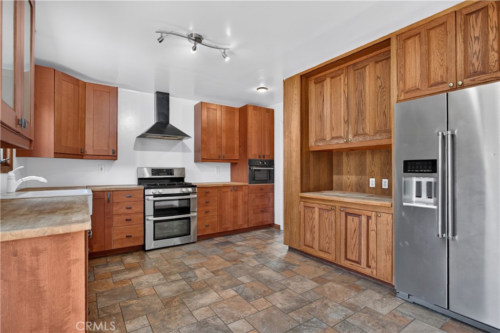 2533 E Tennyson