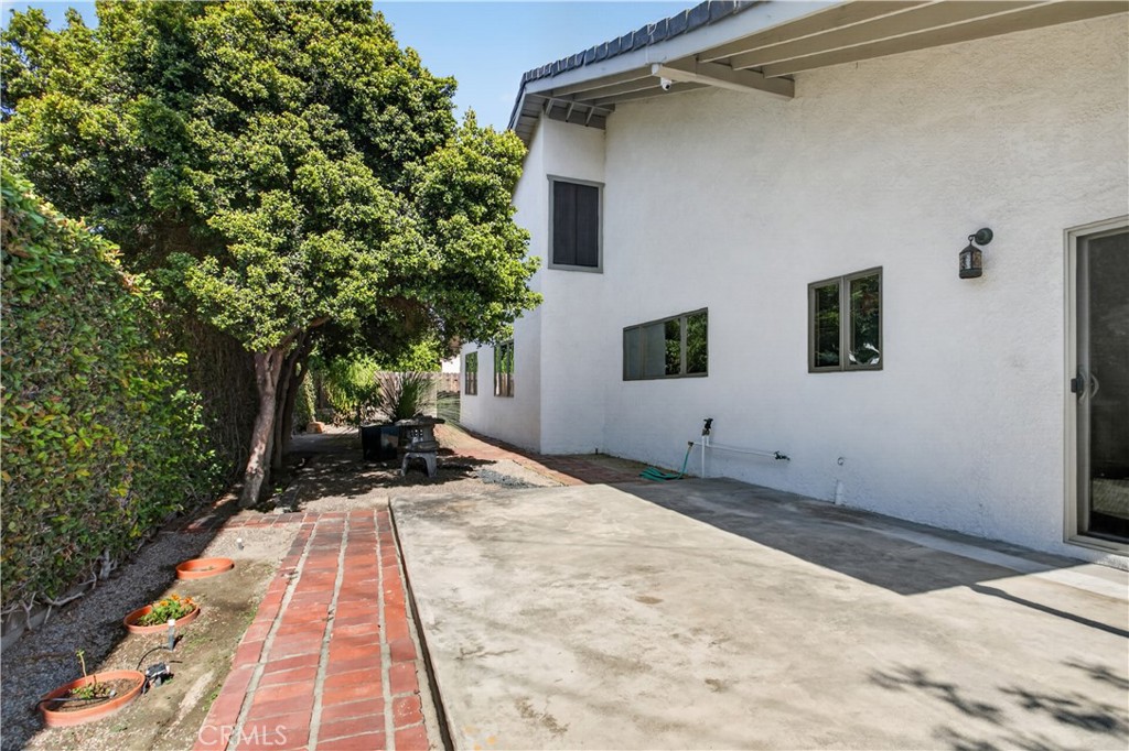 2533 E Tennyson