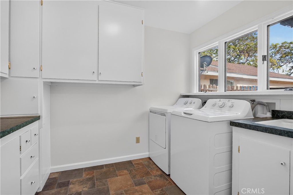 2533 E Tennyson