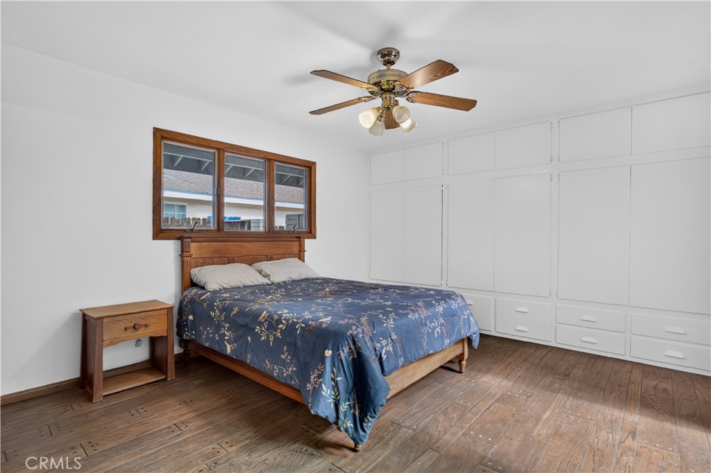 2533 E Tennyson