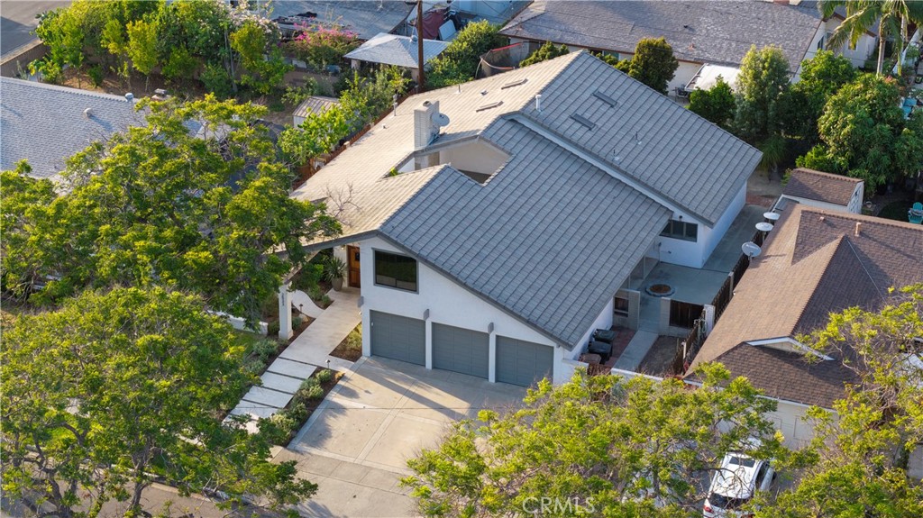 2533 E Tennyson