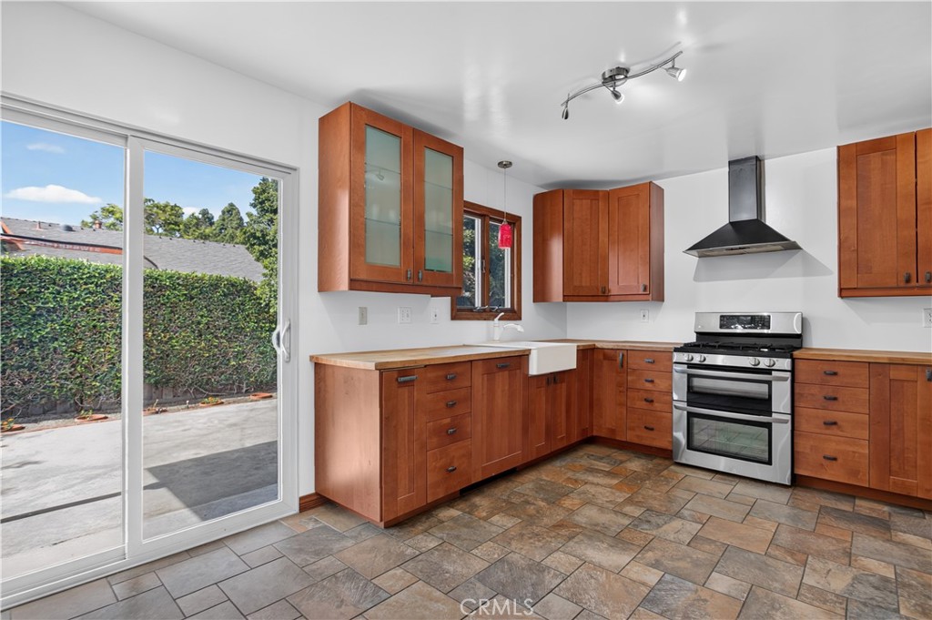 2533 E Tennyson