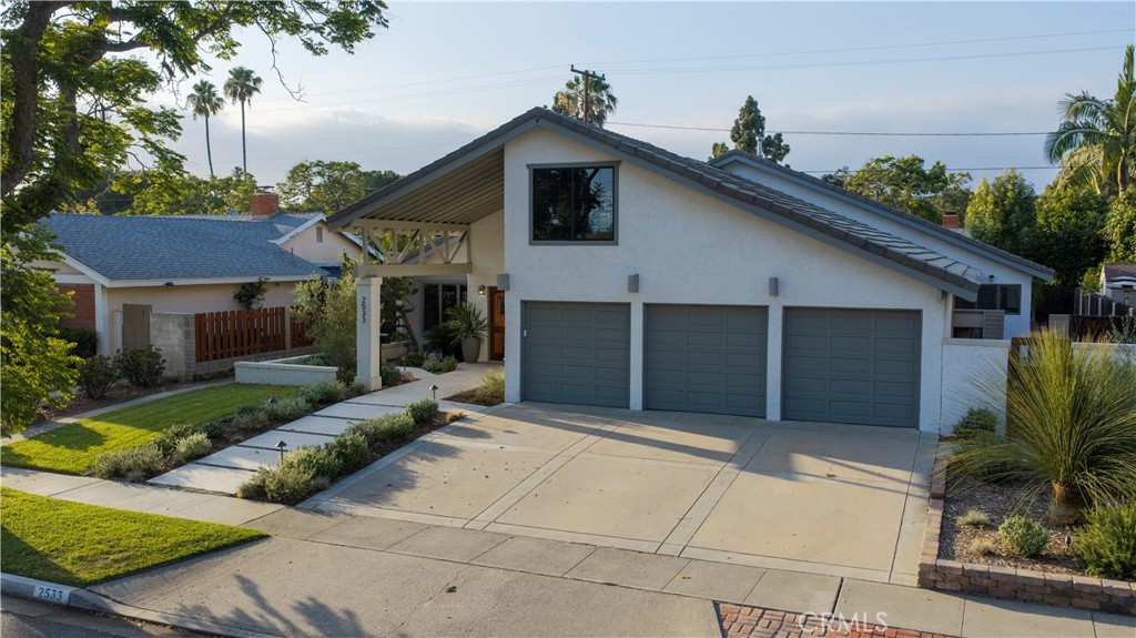 2533 E Tennyson