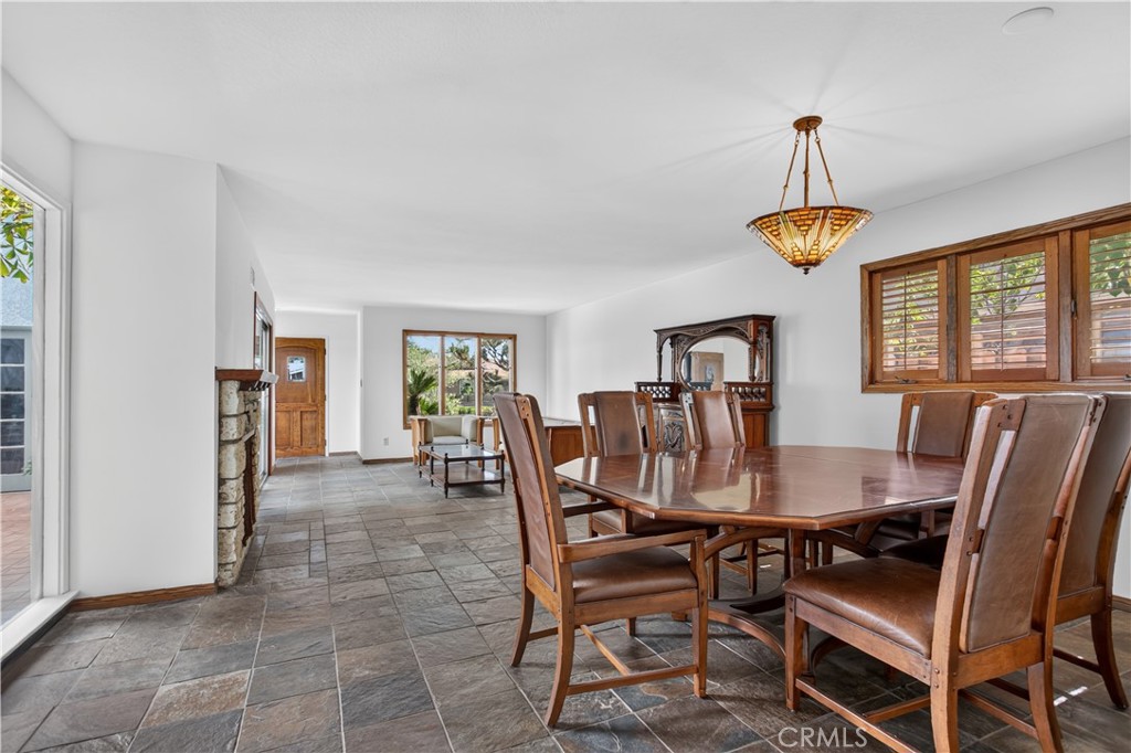 2533 E Tennyson