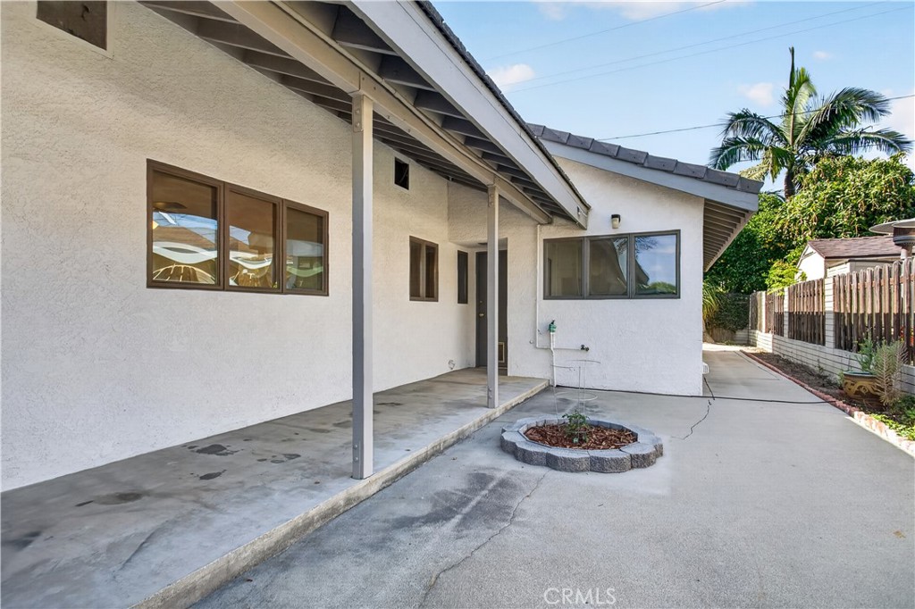 2533 E Tennyson
