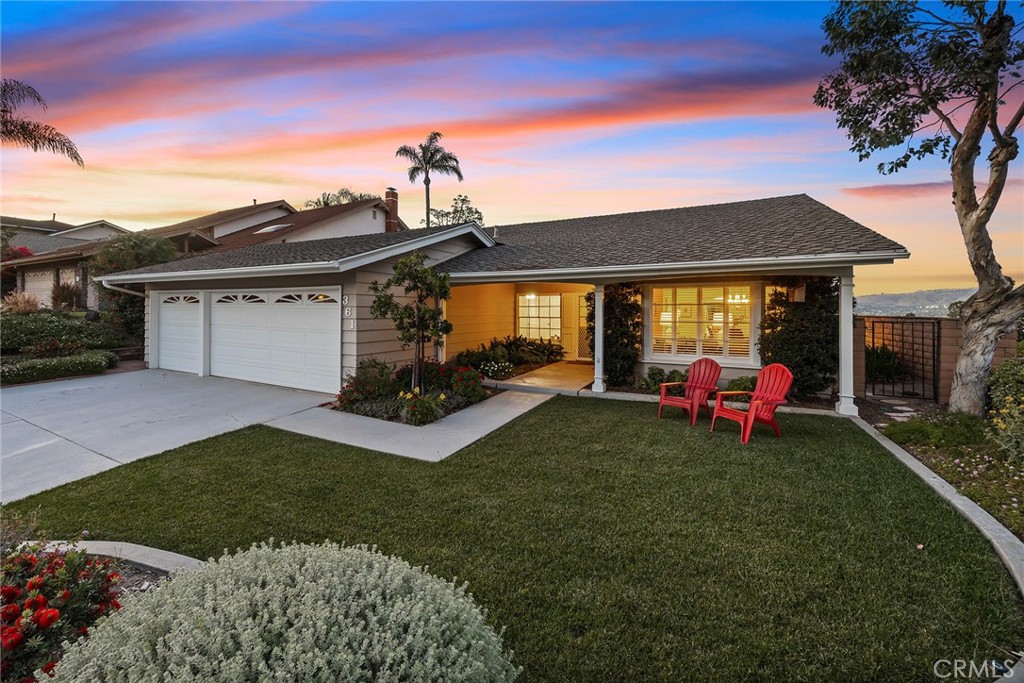 361 E Country Hills