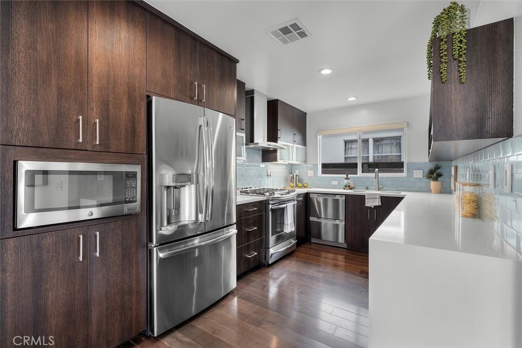 2828 Military Avenue