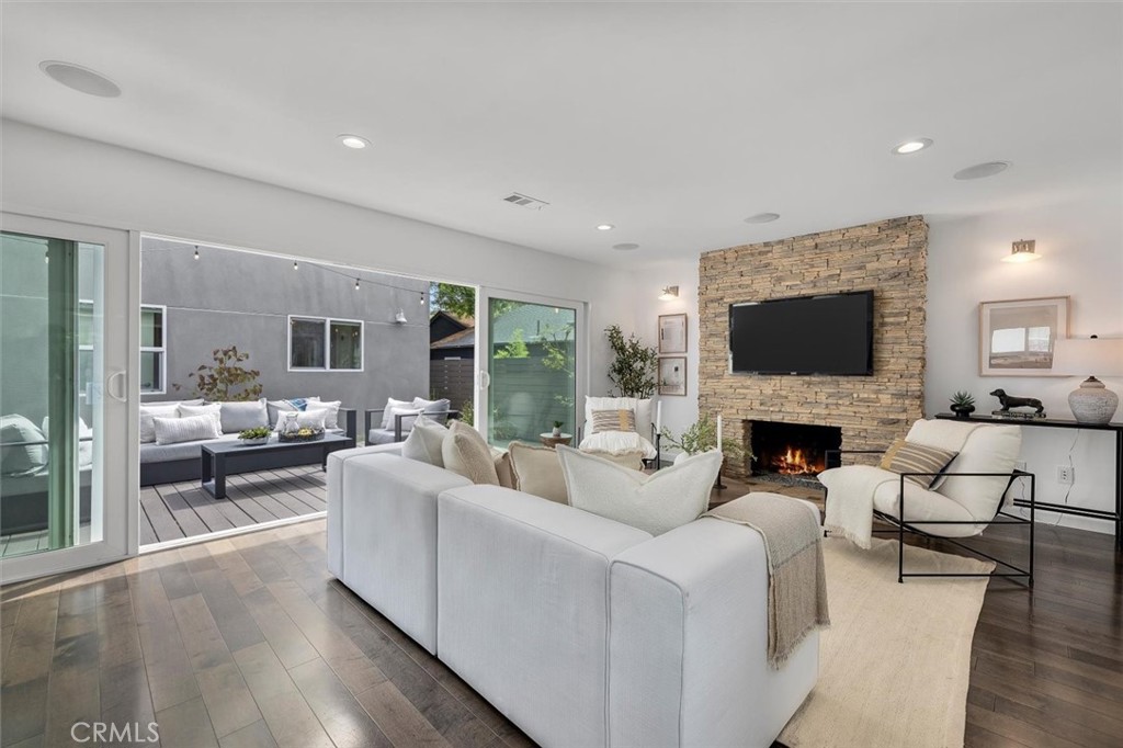 2828 Military Avenue