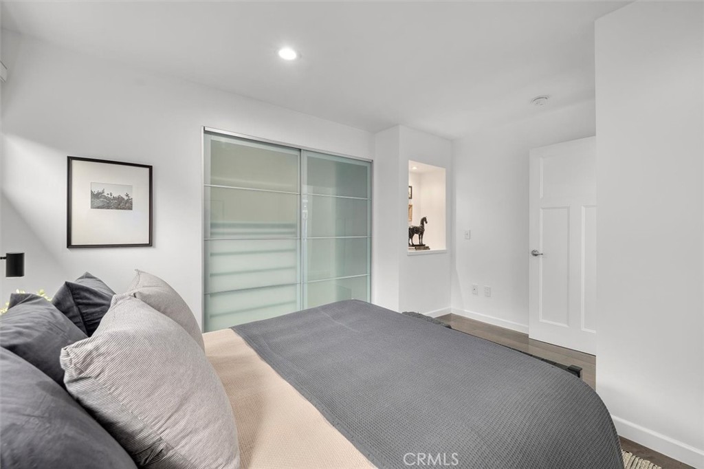 2828 Military Avenue